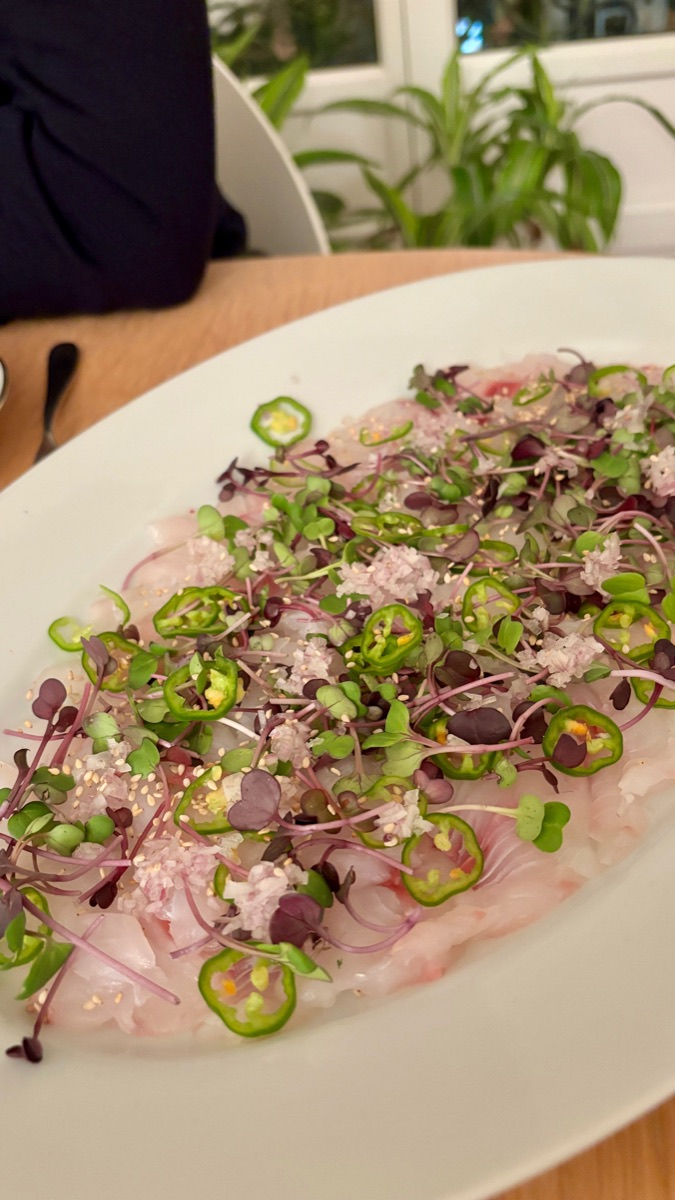 Carpaccio de poisson, herbes fraîches