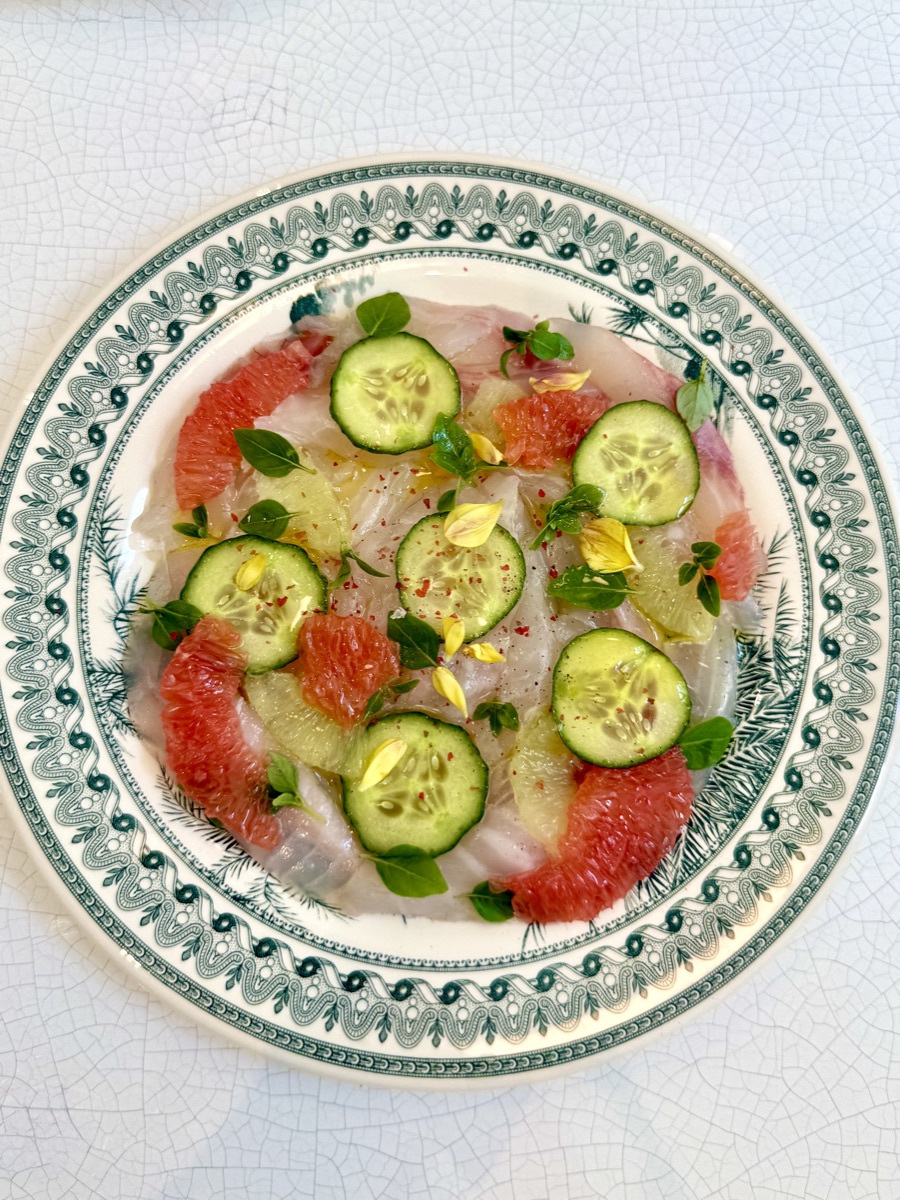 Carpaccio de daurade, pamplemousse et concombre