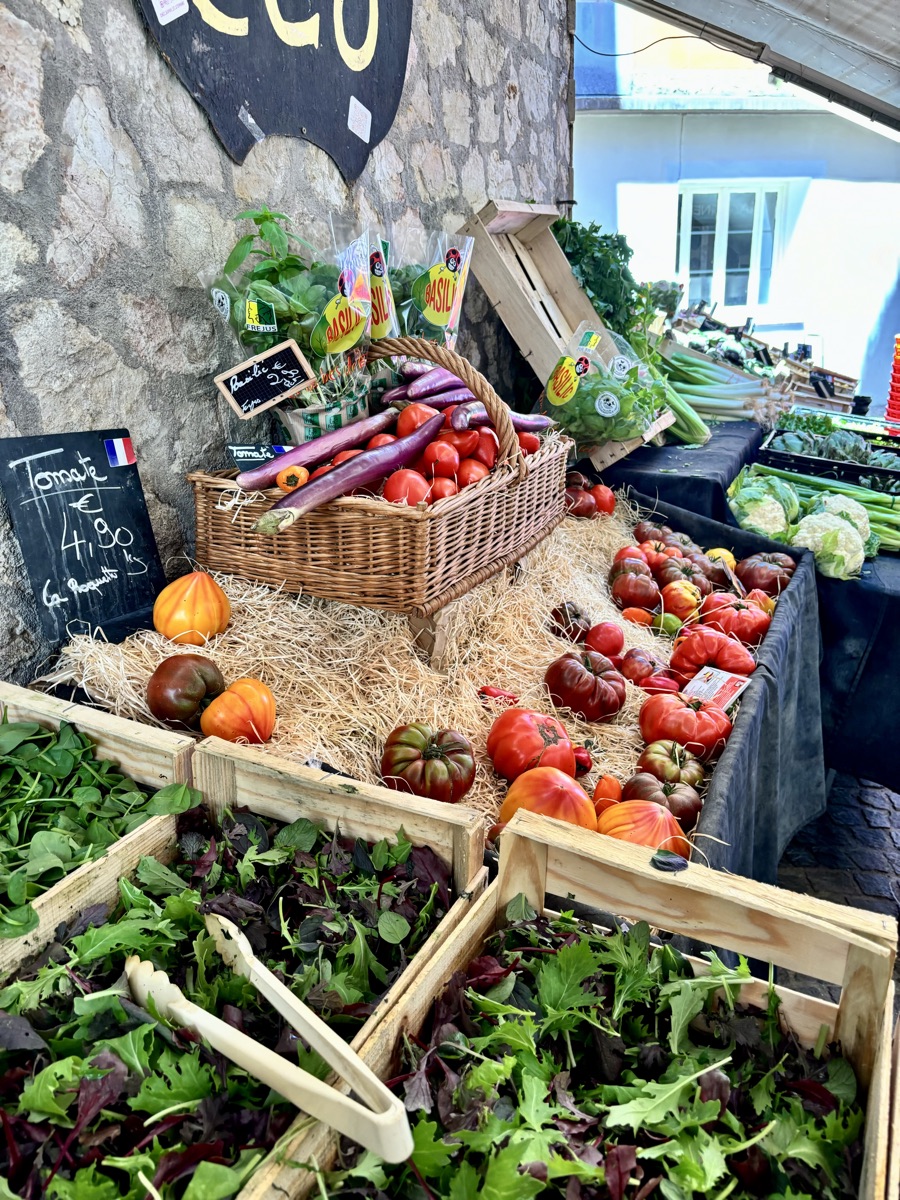 Sélection de légumes au marché